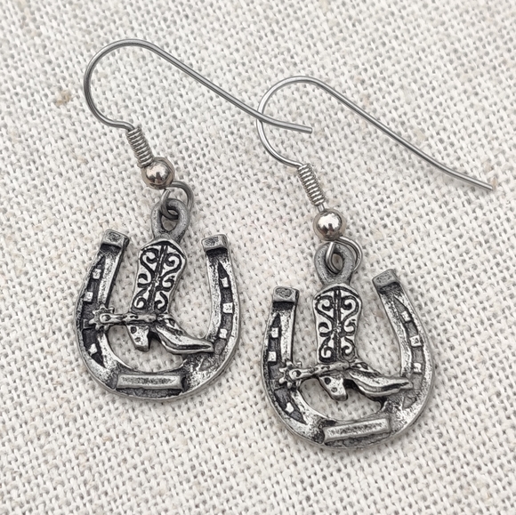 Vintage Jewelry - Vintage southwestern cowgirl horseshoe earrings